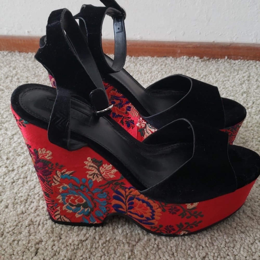 Forever 21 size 7 wedges